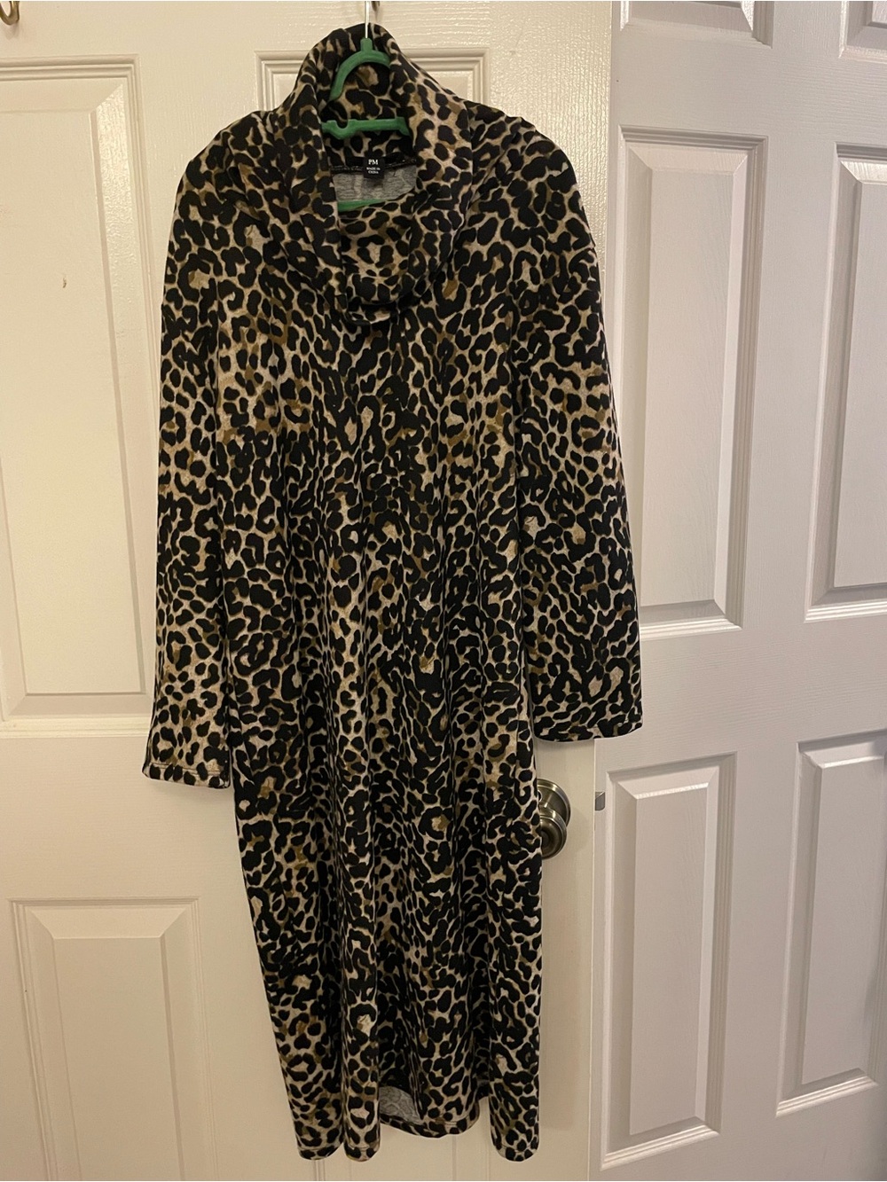 Tacera animal print thin sweater dress Sz M petite.Cowl neck, long sleeve midi